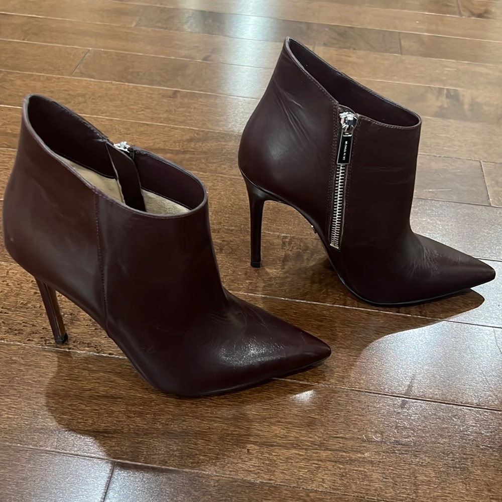 Michael Kors maroon bootie zip side size 7 great for the holidays